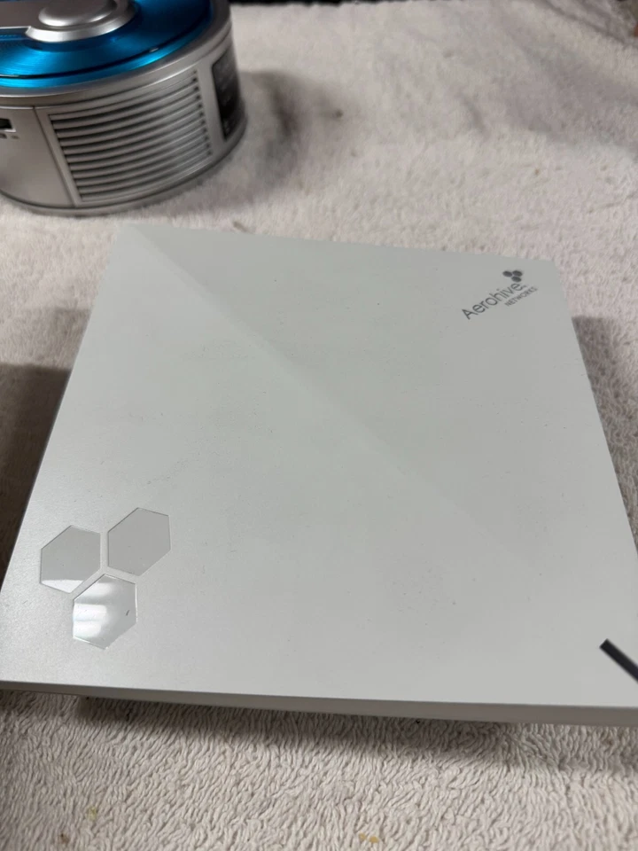 Aerohive AP-122 Wireless Access Point - AH-AP122-AC-FCC - Image 2 of 2
