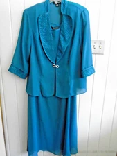 Executive Collection   2-piece 100 per cent polester suit fully lined size 16