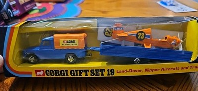 Corgi リミテッドエディション ミニカーセット 1973 Corgi Toys Gift Set 19 Land Rover Nipper Aircraft And Trailer