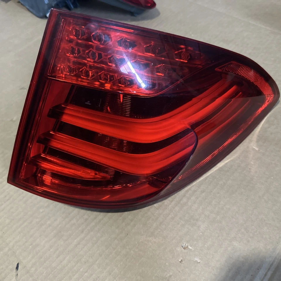 BMW f07 2010 2011 2013 535i 550i gt Right Passenger Side Tail Light LCI LED oem - Image 2 of 3