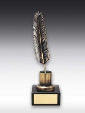 1 Federkiel Design Kunst Figur 23cm Handarbeit aus Metall auf Marmor mit Gravur