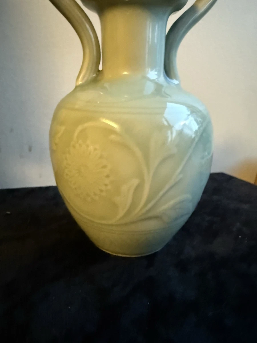 VINTAGE CELADON PORCELAIN CHINESE VASE 