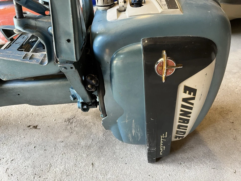 Used Outboard boat motor Evinrude 7.5 horse power serial 7520-16864 - Image 2 of 4