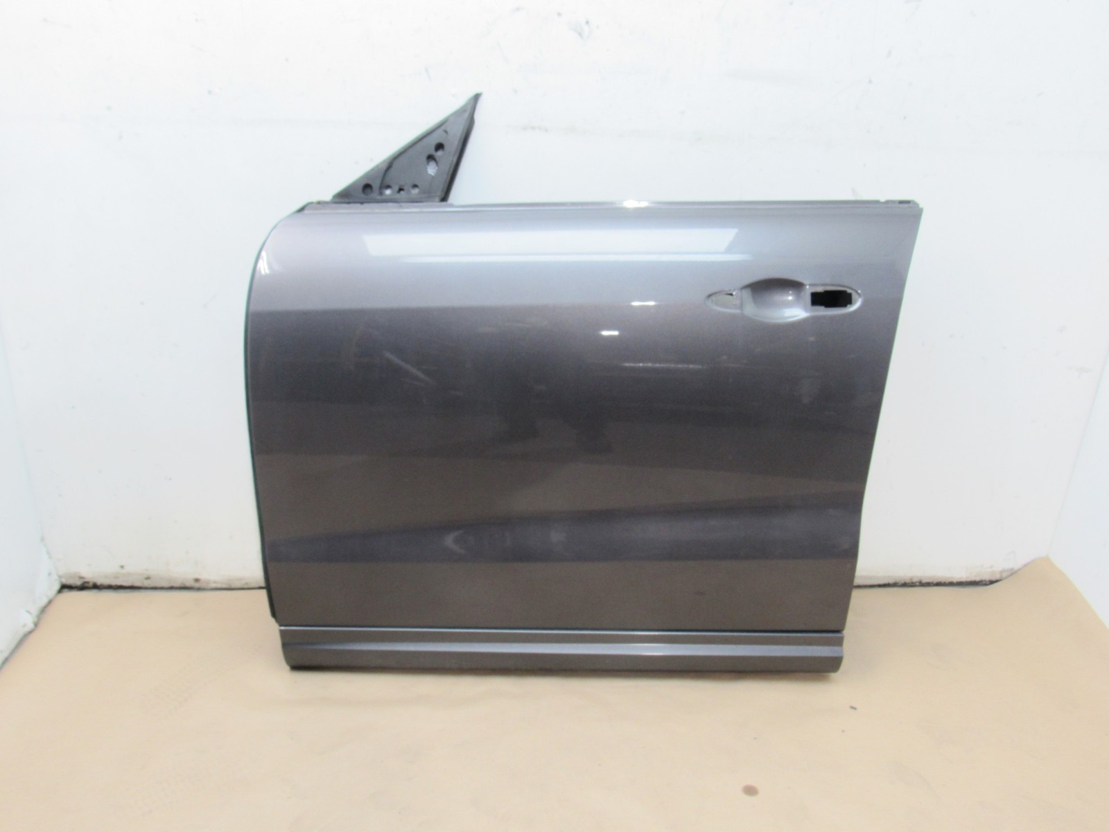 Maserati Levante 2017 Front Left Driver Door Shell Cover Panel 16-24 |:Y