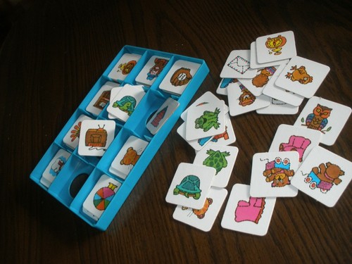 VINTAGE MILTON BRADLEY MEMORY CARD MATCHING GAME 1980 COMPLETE - Picture 4 of 5