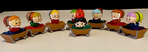 Disney Tsum Tsum *Snow White & The Seven Dwarfs* Figures & Gem Stands Lot Of 16 - Picture 14 of 14