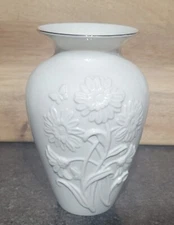 Lenox Fine Ivory China "DELIGHTFUL DAISIES" Limited Edition Vase 2003 8"