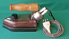 RARO FERRO DA STIRO DA SARTORIA UNIVERSAL STIROR R.E. ANNI 50 MANICO LEGNO. SS56
