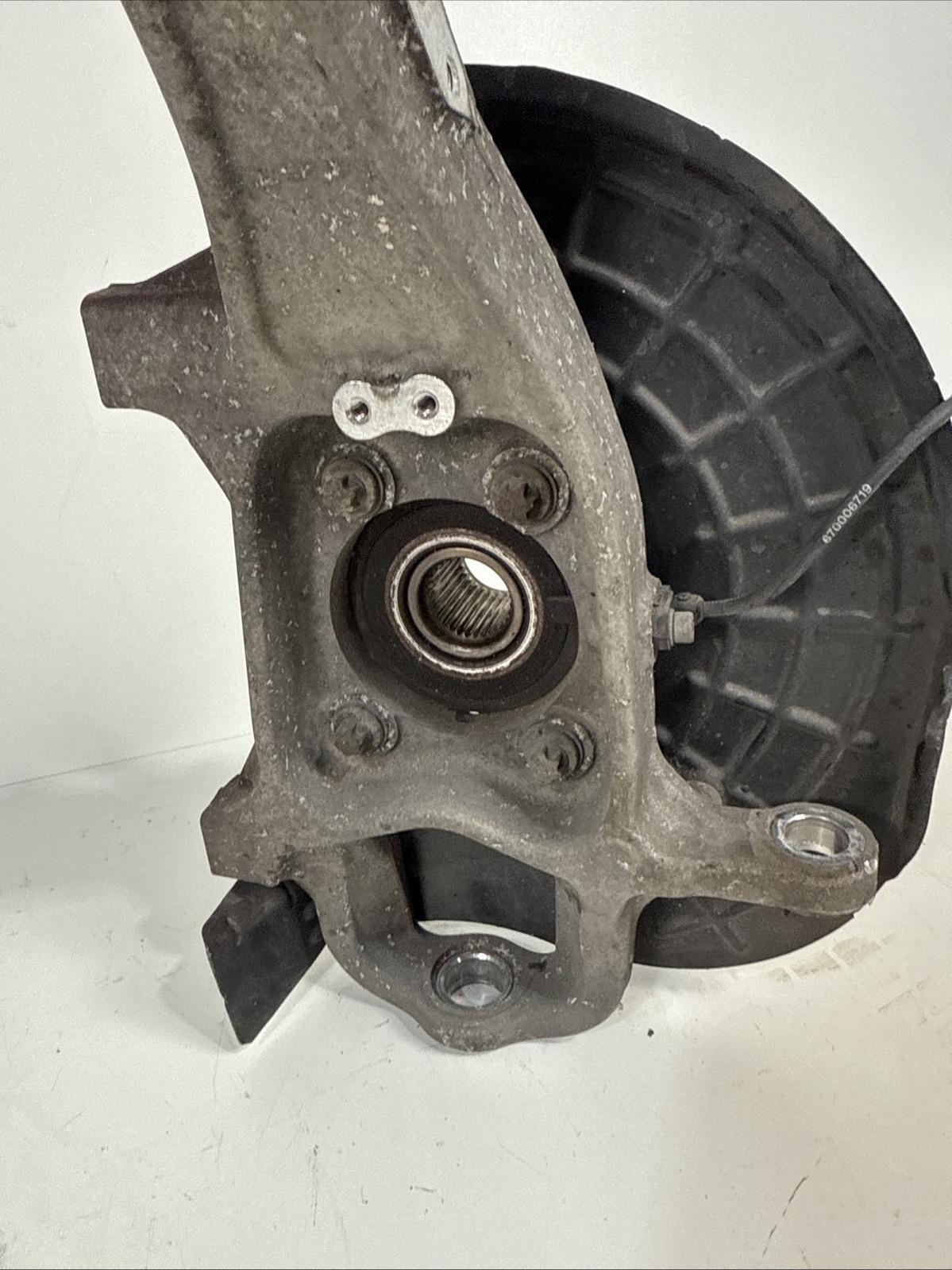 Maserati Quattroporte GTS RWD Front Left Wheel Knuckle Spindle 14-18 :O