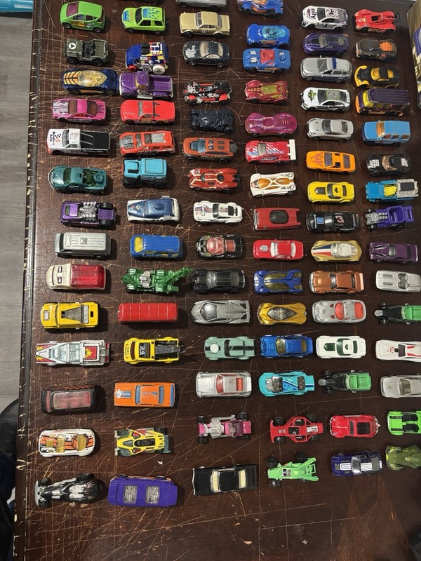 Mattel Hot Wheels Cars Lot Of  90 - Toy Cars Die-Cast Collectible Lose Lot