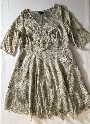 Mlle Gabrielle Floral DressSize 24W Lined V-Neck Polyester