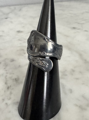 WM. A. Rogers Oneida LTD Silver Plated Floral Etched Spoon Ring Size 5