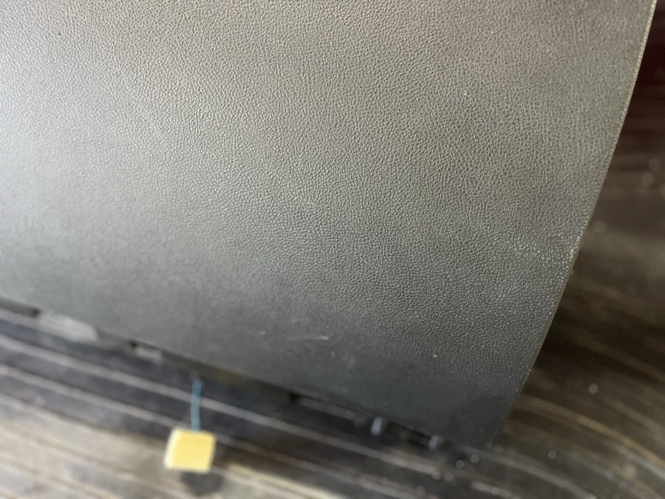 Pontiac G8 2008-2009 tablero guantera compartimento de almacenamiento interior negro Foto 2 de 4