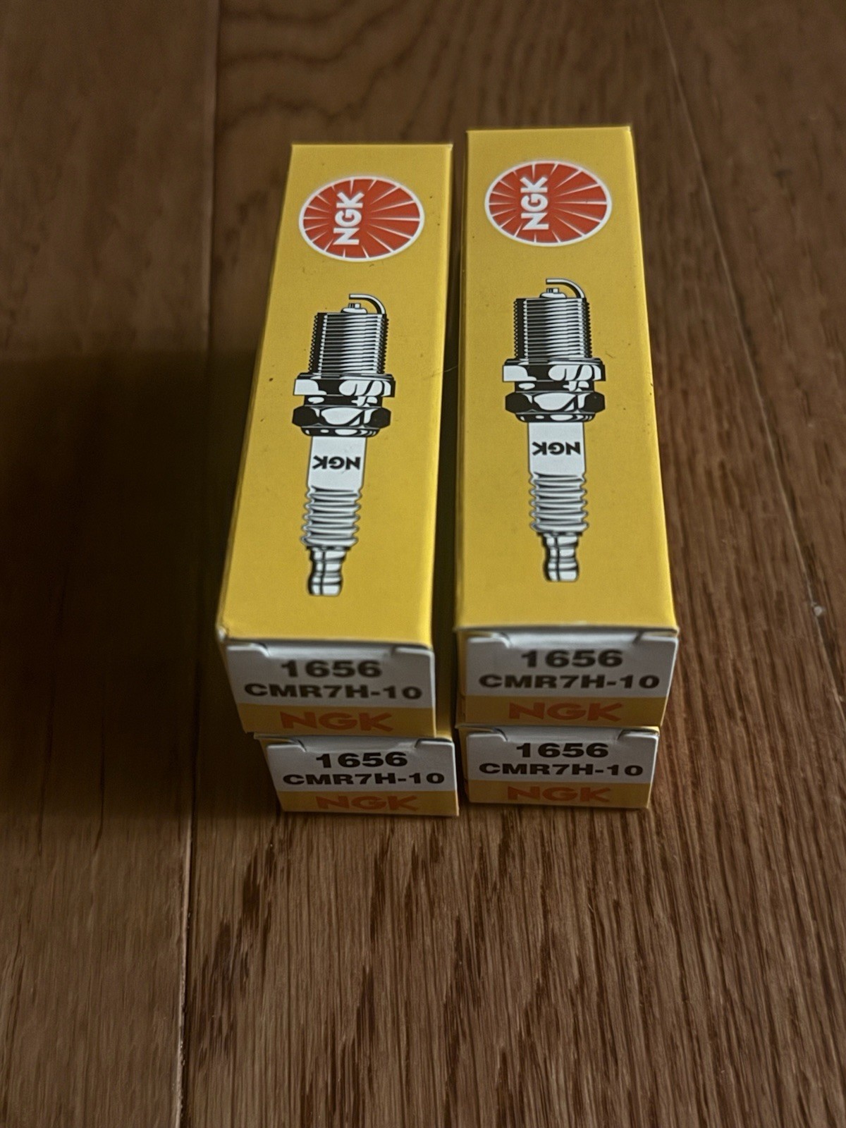 4 New NGK Spark Plugs CMR7H-10 1656