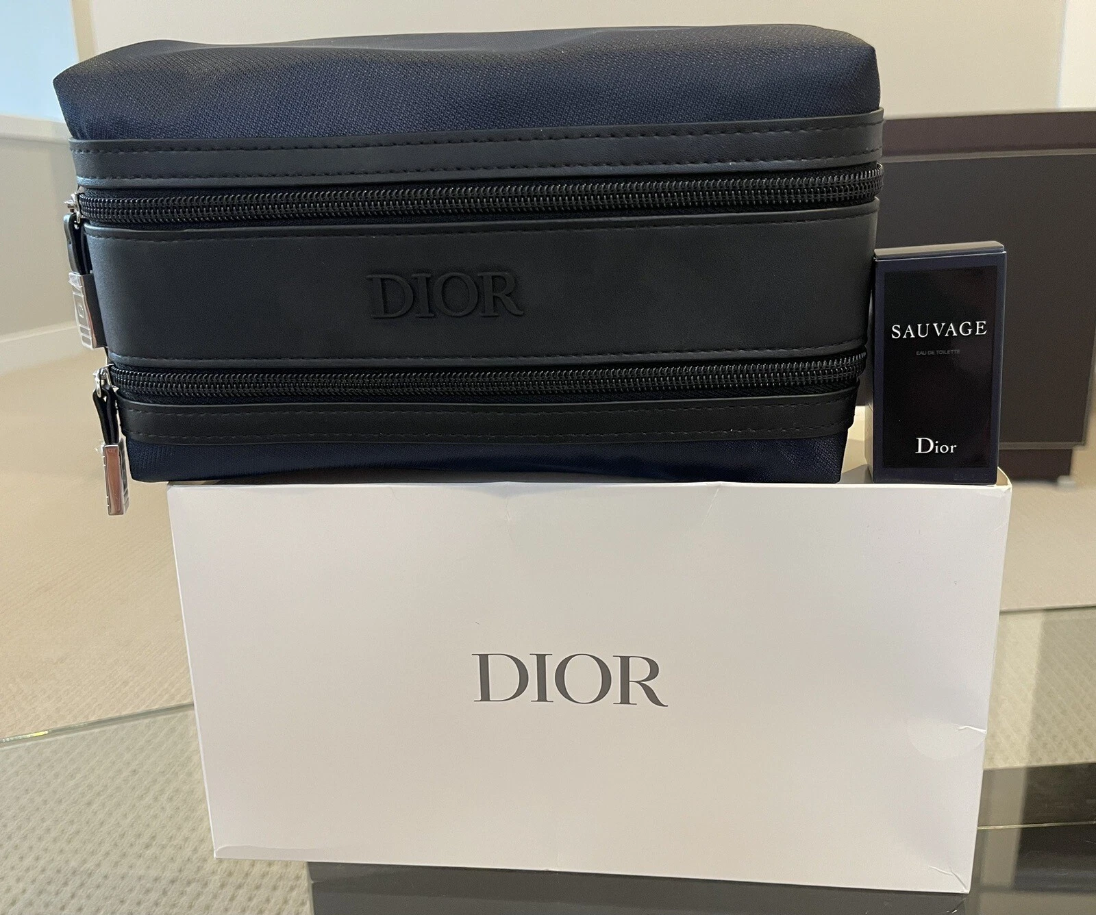 Étui toilette Dior Pochette sac cosmétique avec EDT sauvage 10 ml