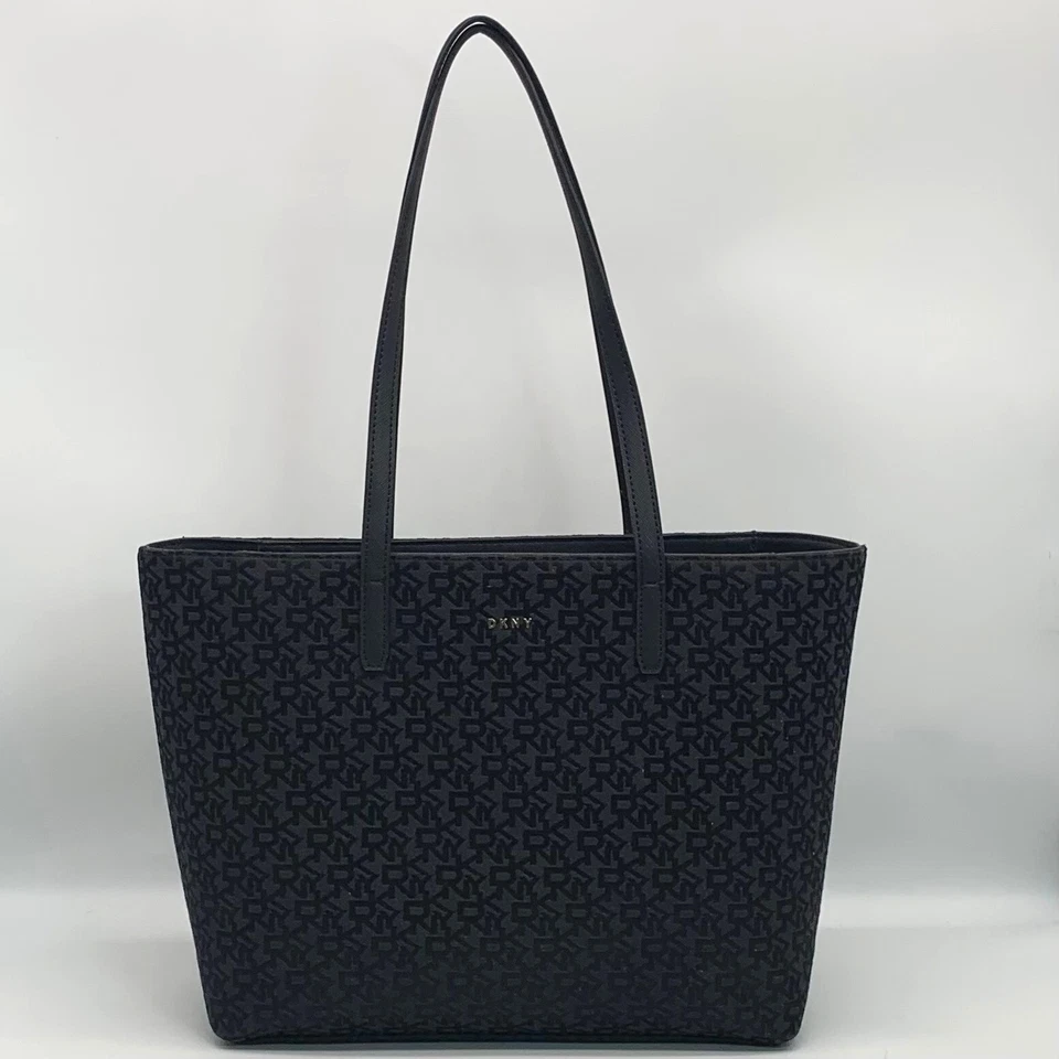 Bolso de Mano DKNY Byant Park Logo Negro Foto 2 de 4