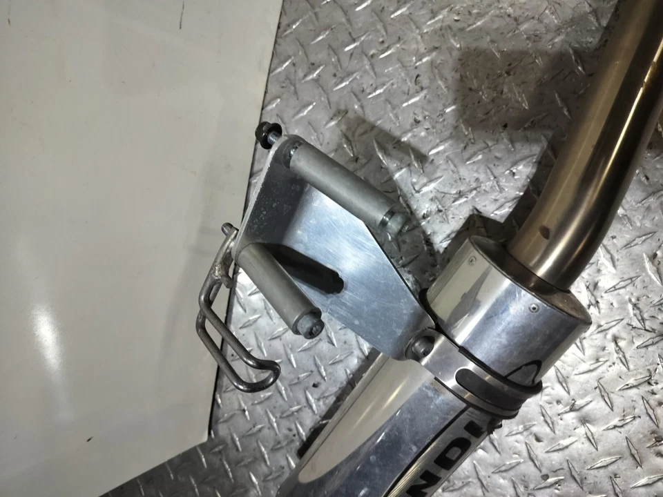 Suzuki GSXR 600 750 2001-2005 trasero titanio sistema de escape completo Foto 3 de 4