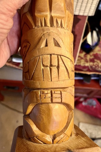 VTG RAVEN TOTEM pole BEAVER Tall yellow cedar 13” BC PNW Native American Signed - Picture 4 of 7