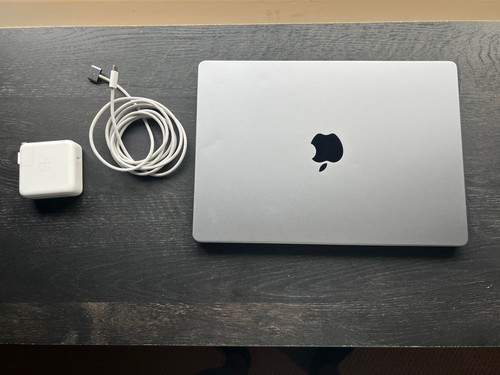 Apple MacBook Pro 14" 2023 Space Gray/M3, 512 GB Storage 8 GB RAM,BROKEN SCREEN