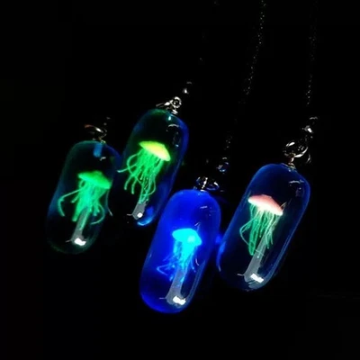 GLOW-IN-THE-DARK Glow in the Dark Quallen Halskette Trendy Meereslebewesen Anhänger für Taucher