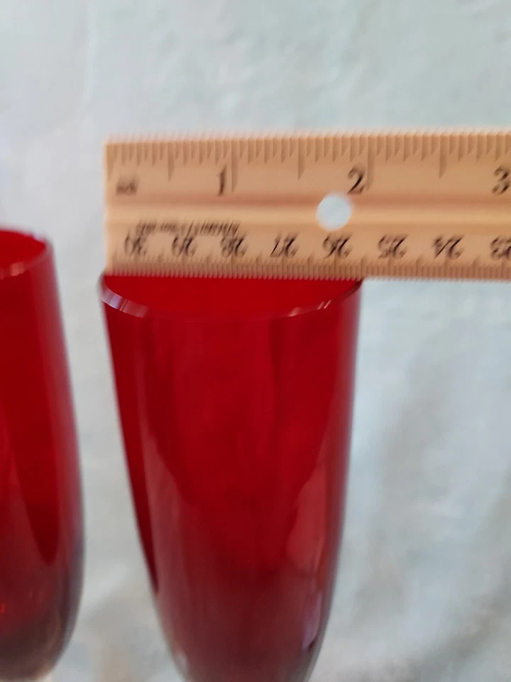 FLAUTAS DE CHAMPÁN DE COPA ROJA RUBÍ 101/2 CON TALLOS TRANSPARENTES Y 1950 Vintage Cake Topper Foto 2 de 4