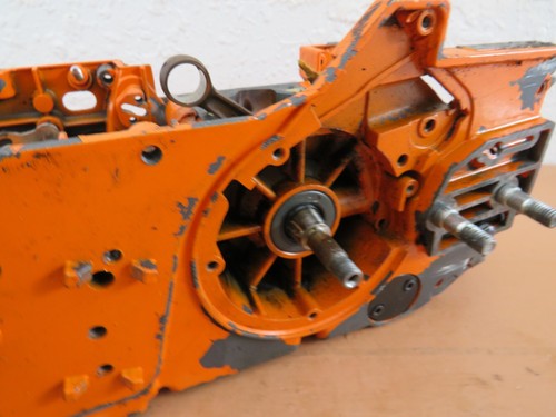 Oleo Mac Olympic 251B Chainsaw OEM Crankcase - Picture 2 of 10