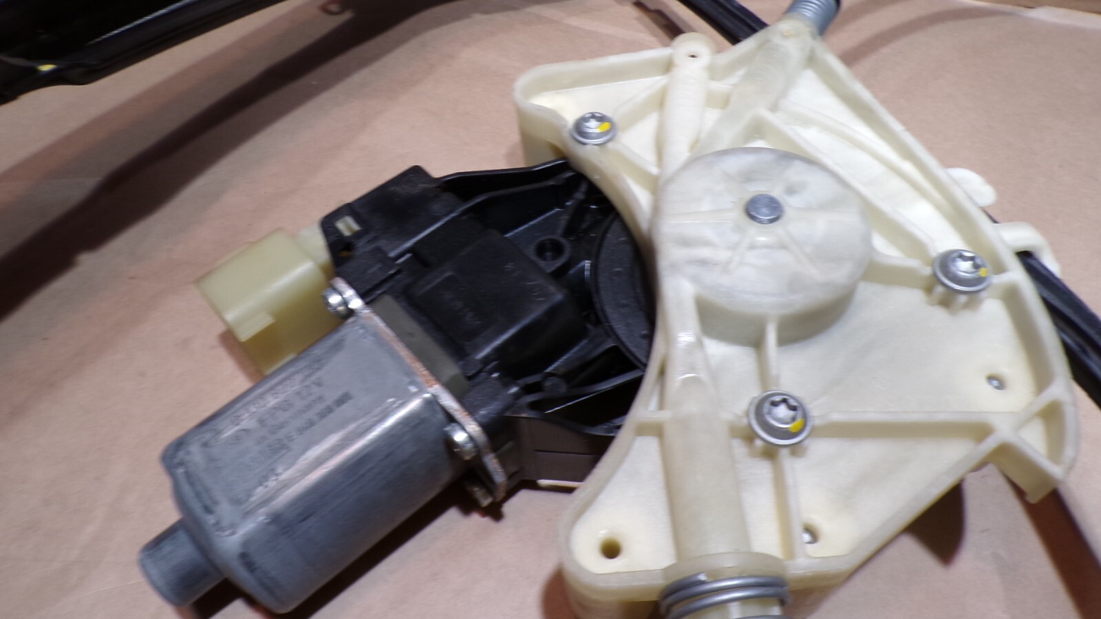 Maserati Ghibli / Quattroporte NEW OEM Front Left Window Regulator # 670002098