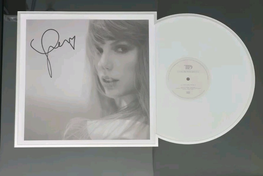 ミュージシャン Taylor Swift SIGNED AUTOGRAPH LITHOGRAPH Taylor Swift Signed Autograph 22x22 Framed Lithograph 1989