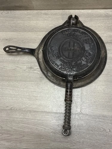 1908 Griswold American No. 8 Cast Iron Waffle Maker 886E w/Low Base
