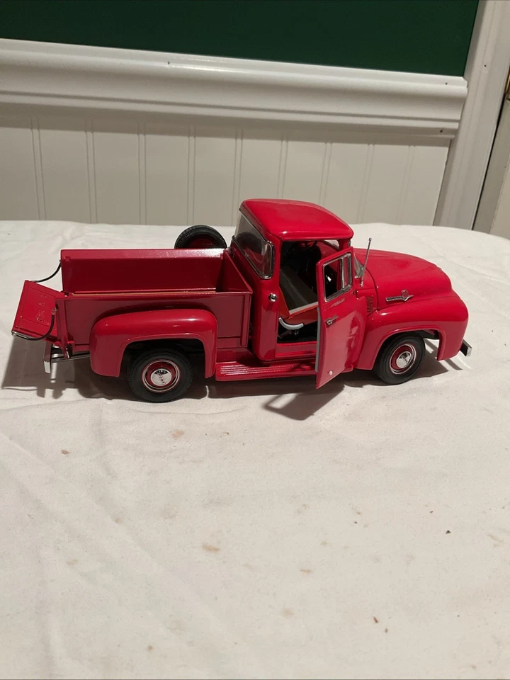 Ford F-100 1956 camioneta de Danbury como nueva en caja original Foto 2 de 4