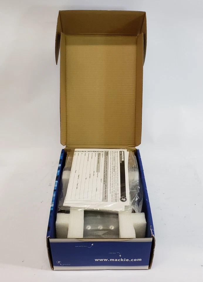 Open Box MACKIE 402-VLZ3 Premium Ultra-Compact Mic/Line 4-Channel Mixer - Image 2 of 4