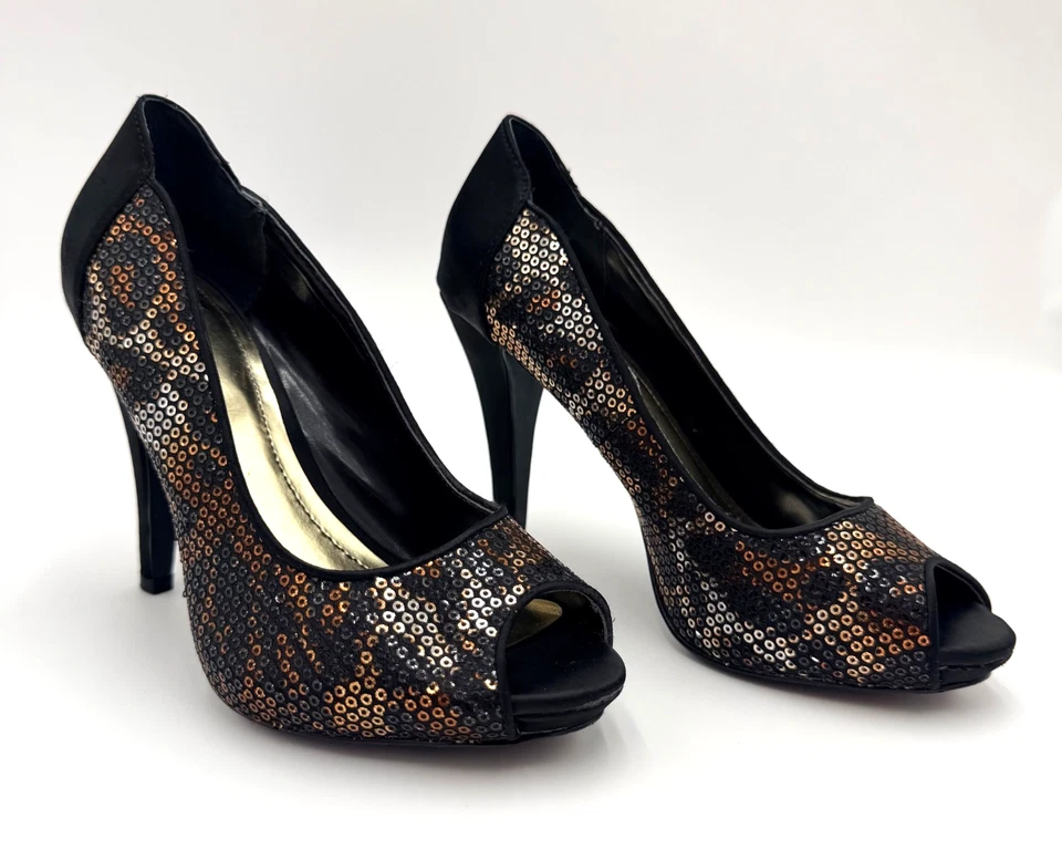 Zapatos de salón Style & Co para mujer con lentejuelas y punta abierta con estampado de animales negros 6M Foto 2 de 4