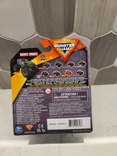 Monster Jam 2025 1/64 Grave Digger Series 41 Legacy Trucks 25th CHASE ERROR CARD - Picture 3 of 9