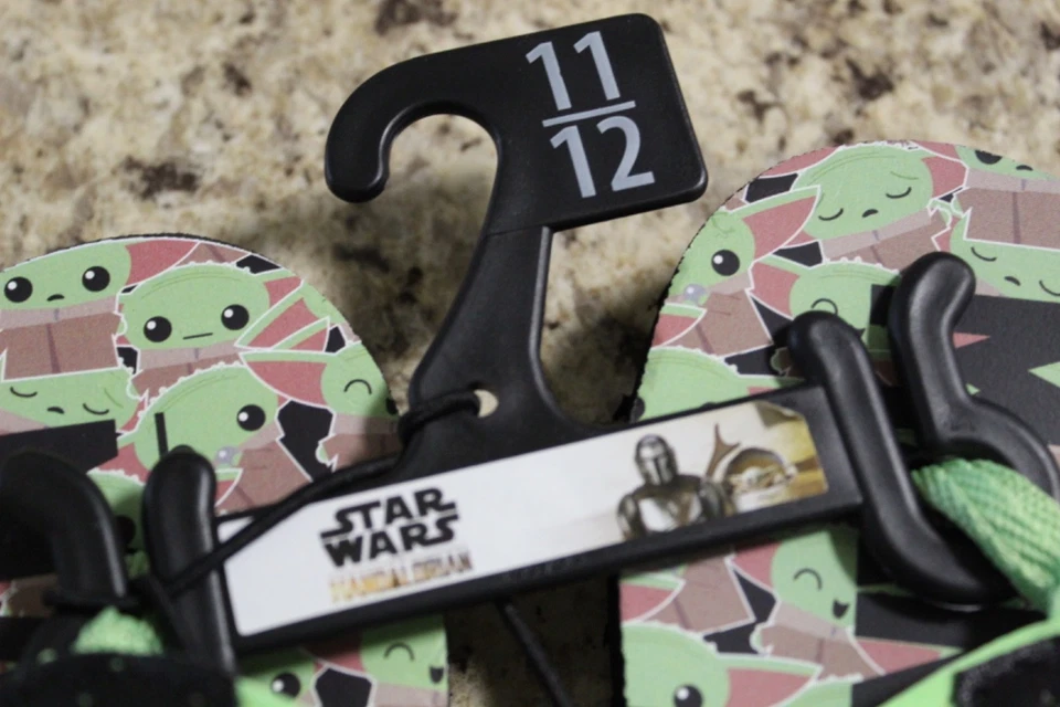 Sandálias chinelo Disney Star Wars Mandalorian infantil masculina tamanho 11/12 - Imagem 4 de 4