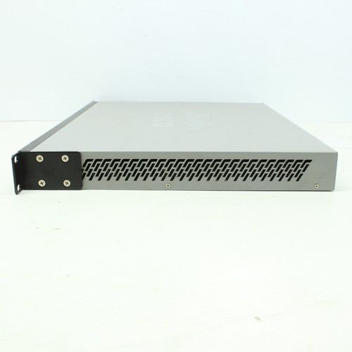 Commutateur réseau Ethernet Cisco SF300-24MP 24 ports 10/100 4 x 1 Go SFP géré PoE + - Photo 5/13