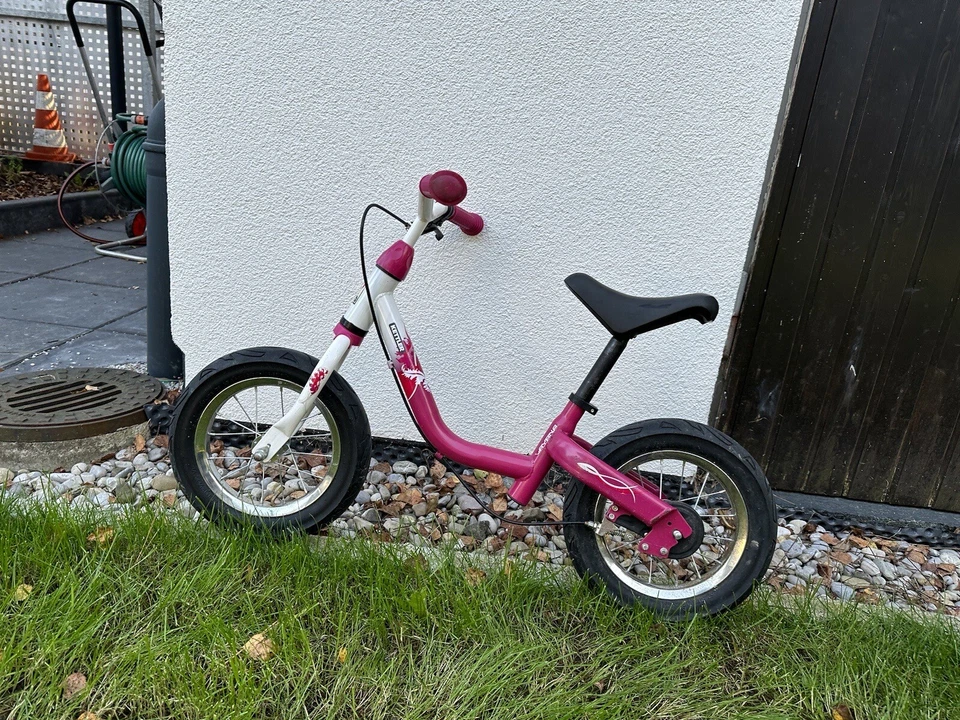 Lauflernrad für ein kleines Mädchen