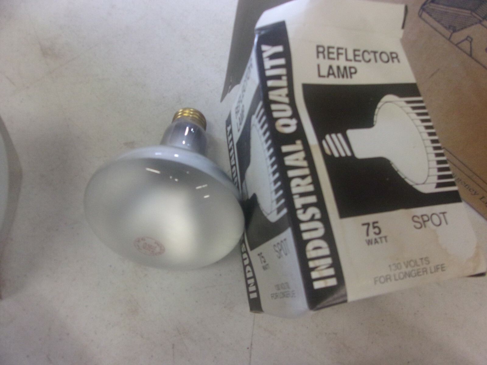 INDUSTRIAL QUALITY REFLECTOR LAMP 75R30/SP/XL 75 WATT 130 VOLT SPOT