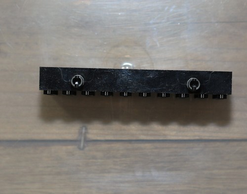 LEGO 30076 Black Modified Brick 4 X 10 With 4 Pins QTY 1 - Picture 3 of 3