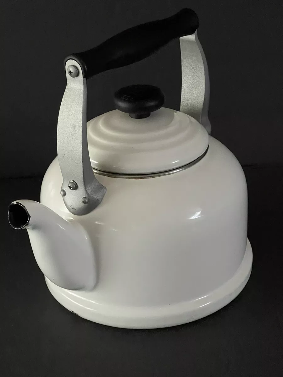 Le Creuset Kettle: Whistling, White