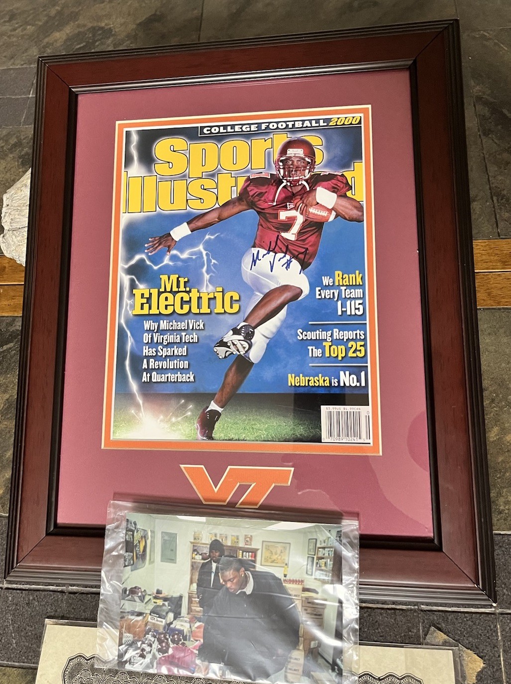 Michael Vick Autographed 2000 Sports Illustrated Mr Electric Gem Mint With Photo