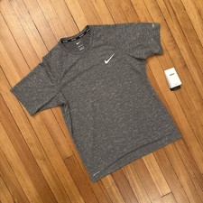 Nike Swim Dri-Fit Men  s Gray Shirt UPF 40 Size M  NESSA589-001