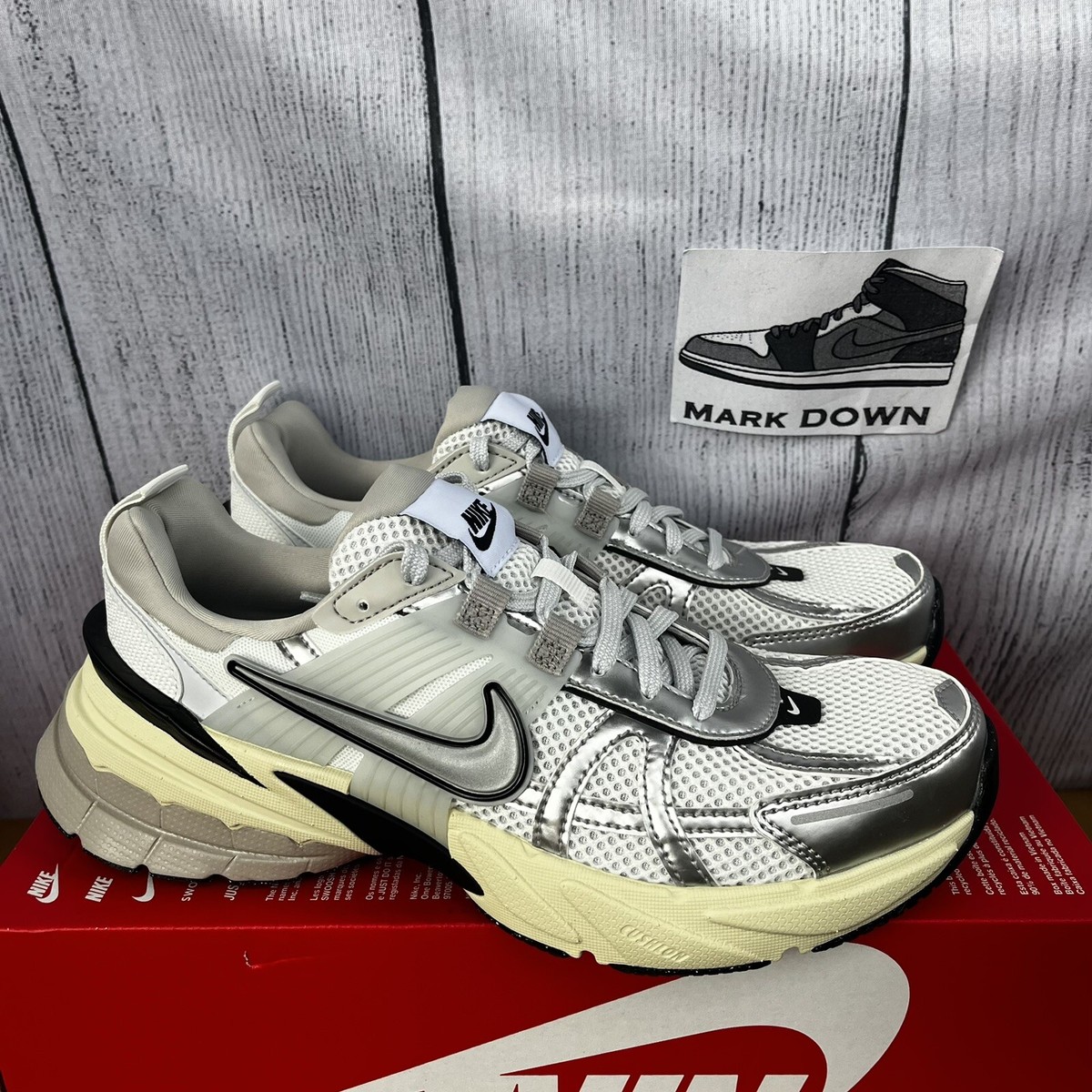 ★NIKE★ V2K Run M Summit White Pure Platinum Light Iron or Buy Nike V2k Run W Summit White Pure Platinum Light Iron Or