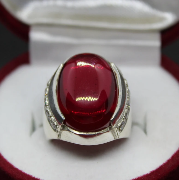 Ruby　inomata リング② 2 Carat Ruby Engagement Ring w/ Baguette Diamonds in Platinum