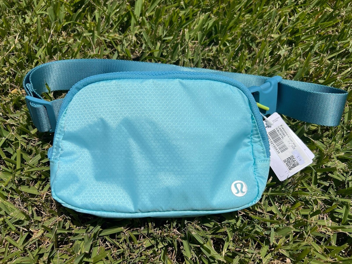 lululemon everywhere belt bag $38 Athletica 1L (Asphalt Grey) : Sports & Outdoors Adjustable strap What's So Great About Lululemon's