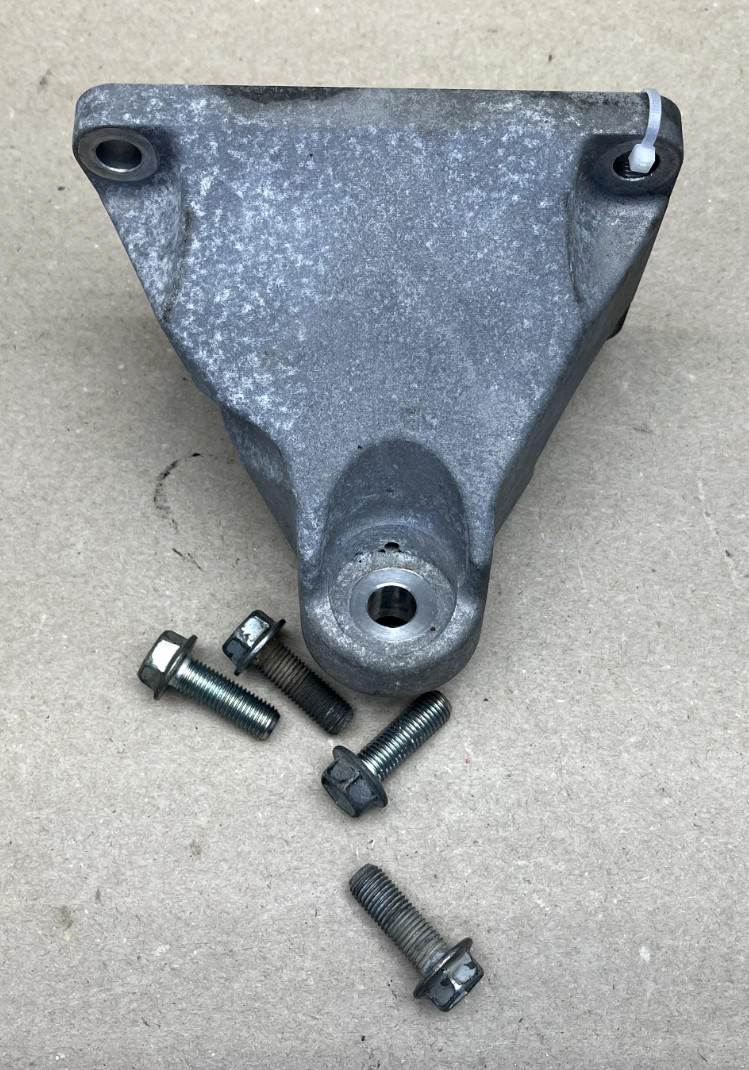 06-24 LEXUS IS250 IS350 ISC FRONT RIGHT ENGINE MOUNTING BRACKET OEM 12311-31040