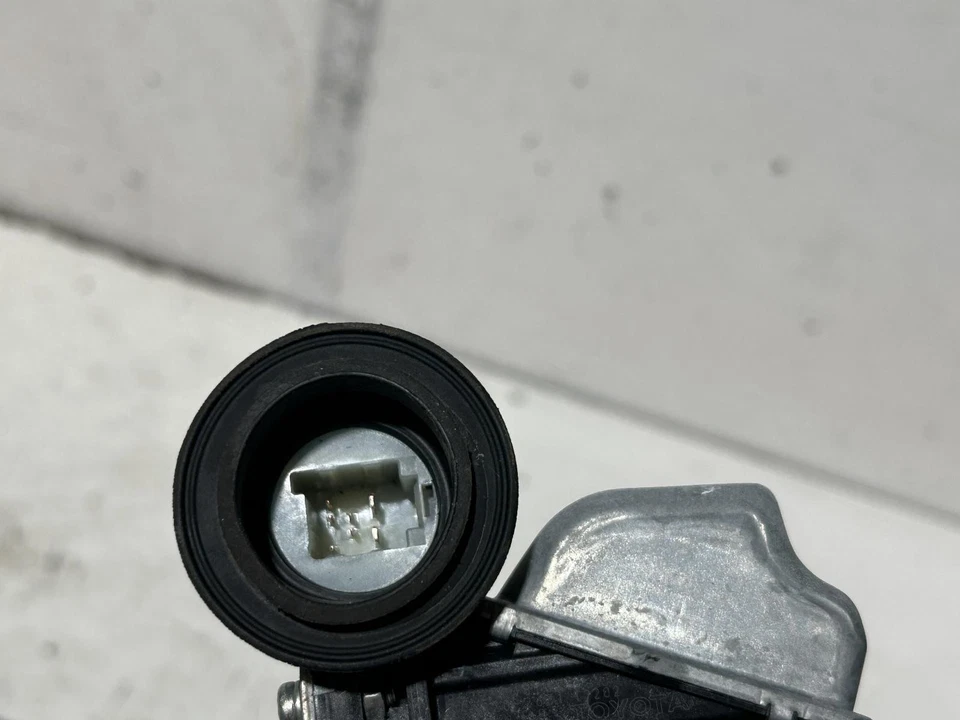 Lexus RX350 Left Front Window Regulator GGL15 12/2008-08/2015 - image 2 of 4