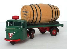 Lledo DG148001 Brewing In Britain - Scammell Scarab with Barrel - Watneys - 1:76