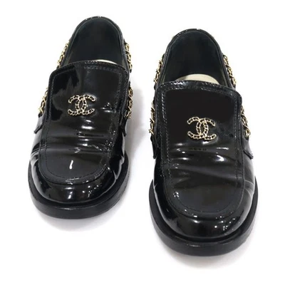 CHANEL Loafers pour femmes en cuir verni noir avec logo CC en 156490892 [U] - Photo 1/4