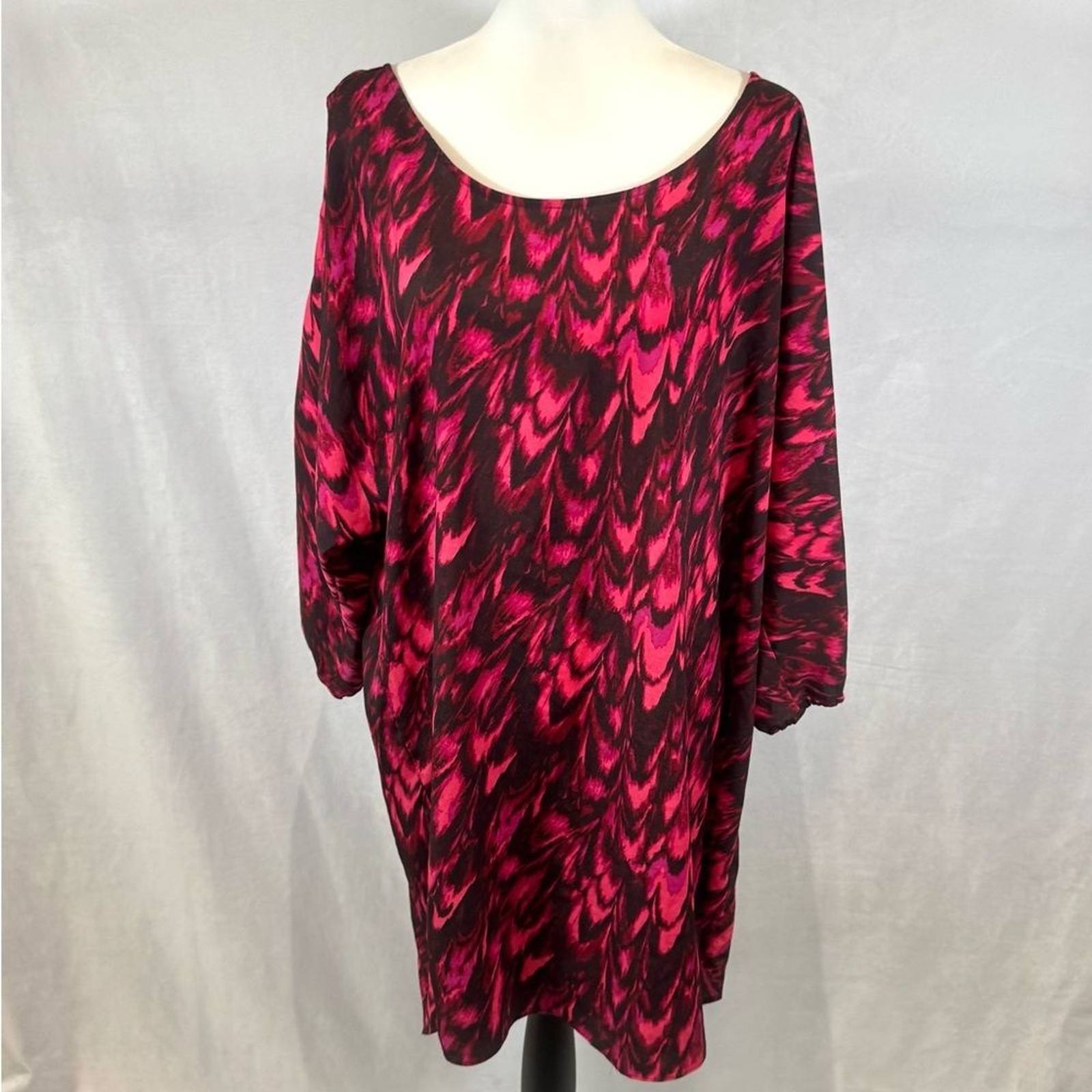 Express bright pink abstract print split sleeve s… - image 1