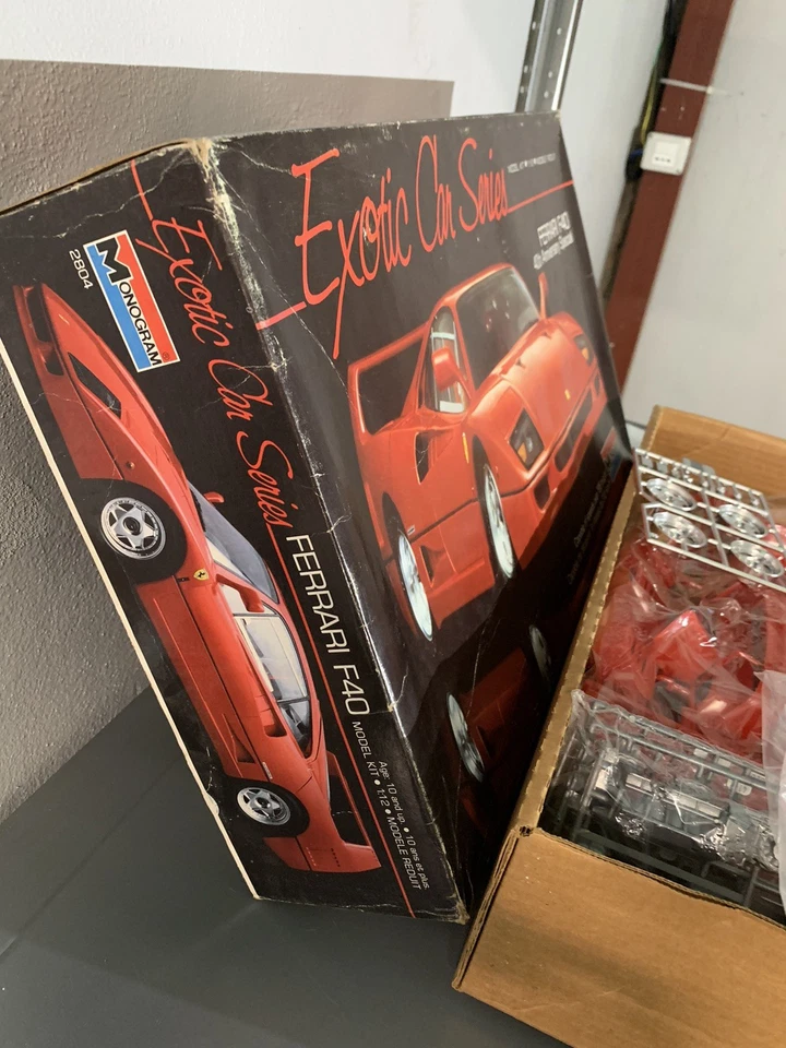 FERRARI F40 40TH ANNIVERSARIO SPECIAL 1/12 MONOGRAM kit da montare | NUOVO - Immagine 4 di 4